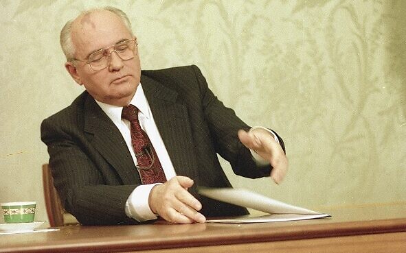 Gorbachev signing end of USSR